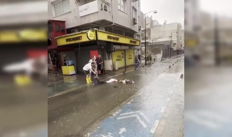 İzmir’de sağanak yağış faciaya yol açtı: Elektrik akımına kapılan iki