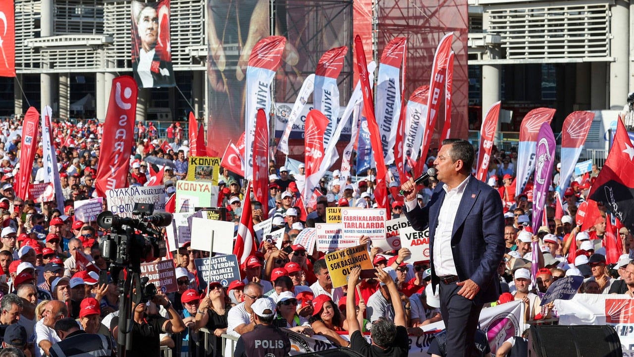 CHP, iktidar kanadının söylemleri ve kamuoyundaki tepki ile tıkanan müzakere