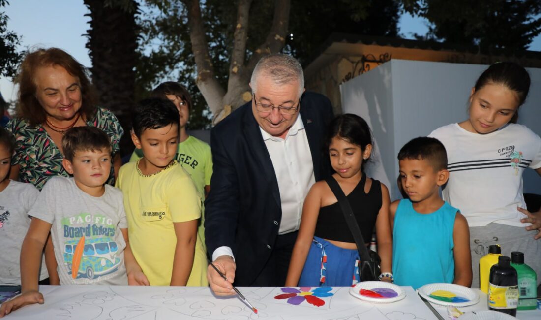 Edremit Belediyesi tarafından düzenlenen 6. Edremit Kitap Fuarı, ikinci gününde
