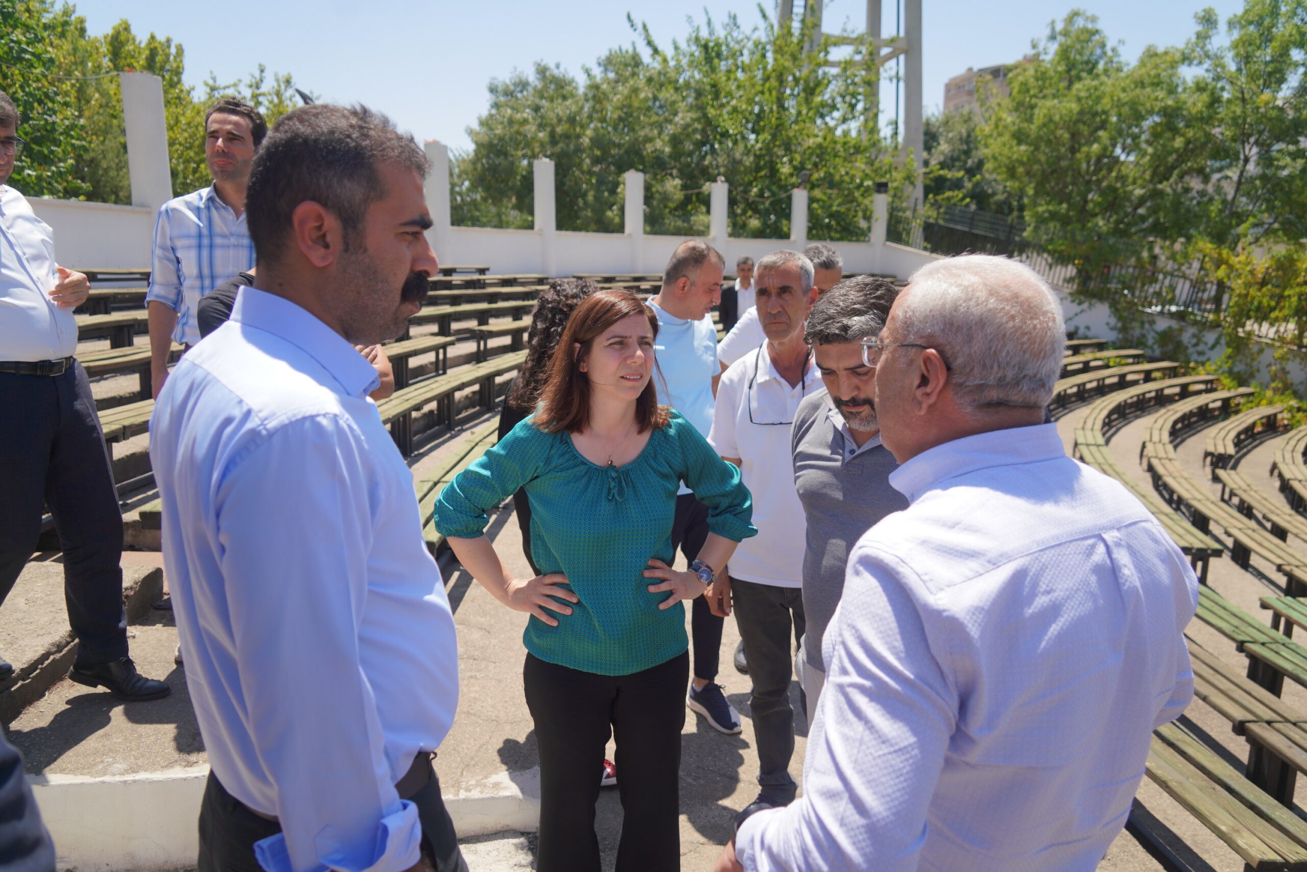 Diyarbakır Büyükşehir Belediyesi Eş Başkanları Serra Bucak ve Doğan Hatun,