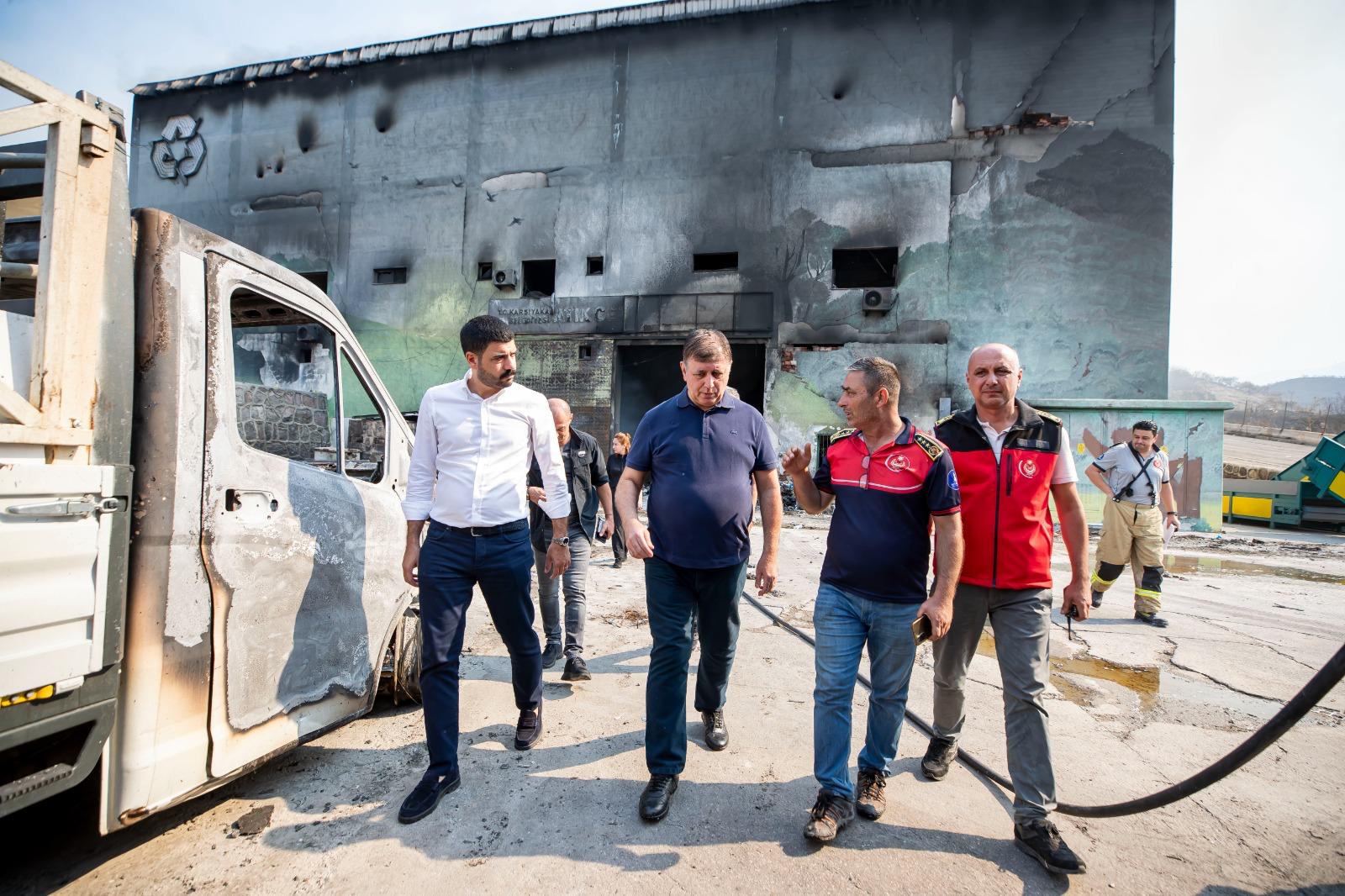 İzmir Büyükşehir Belediye Başkanı Dr. Cemil Tugay, sabahın ilk saatlerinde