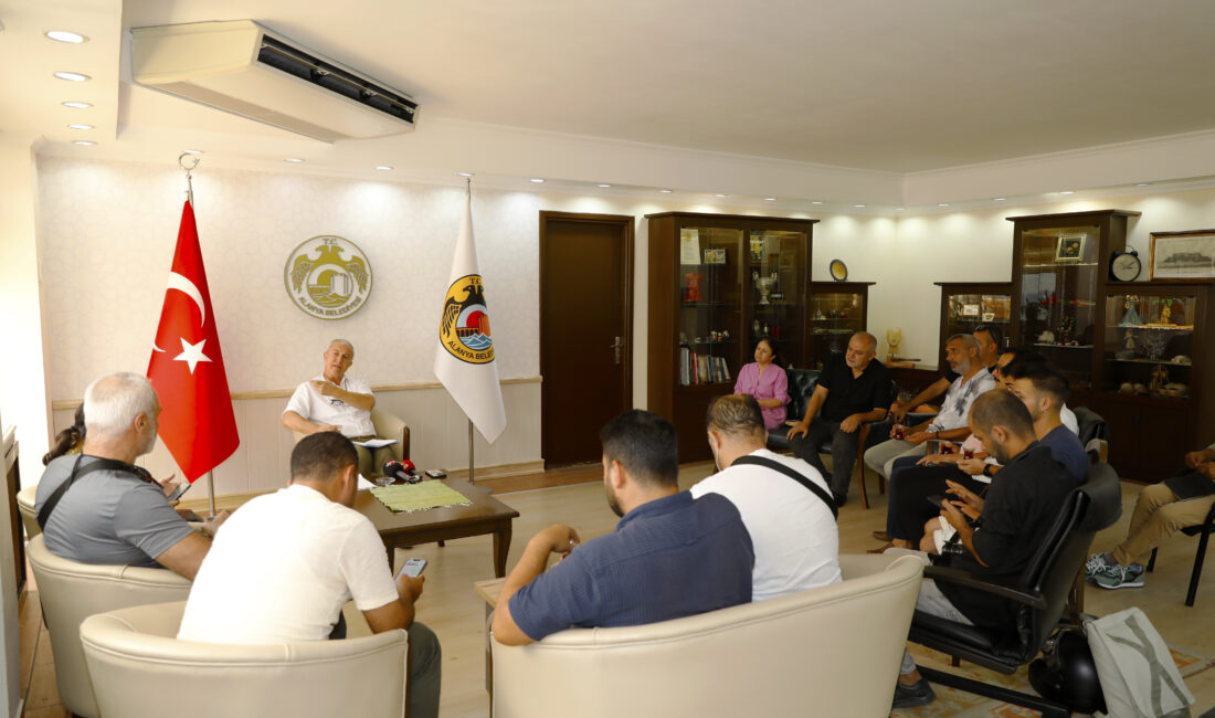 Alanya Belediye Başkanı Osman Tarık Özçelik, Haftalık Olağan Encümen Toplantısı