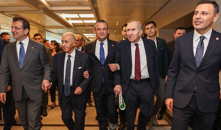 CHP’de 6 Eylül’de Ankara’da başlayacak olağanüstü tüzük kurultayı çalışmaları devam