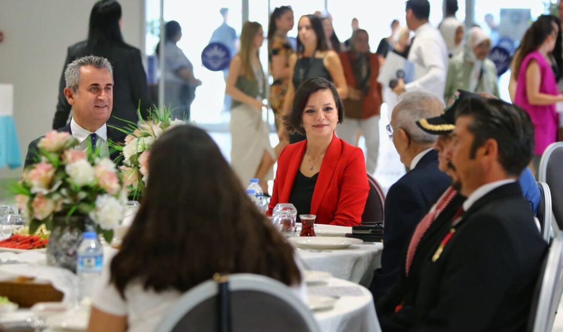Karabağlar Belediye Başkanı Helil Kınay, 30 Ağustos Zafer Bayramı’nın 102.