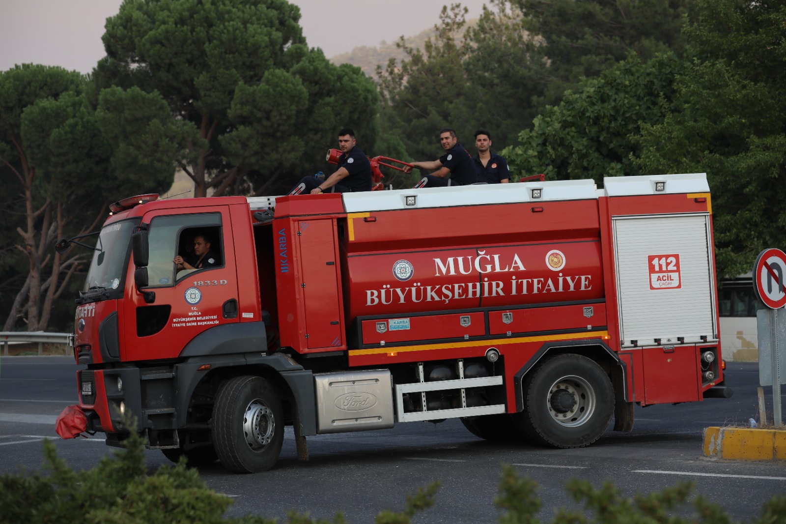 Muğla Büyükşehir Belediyesi il genelinde devam eden yangınlara 75 araç