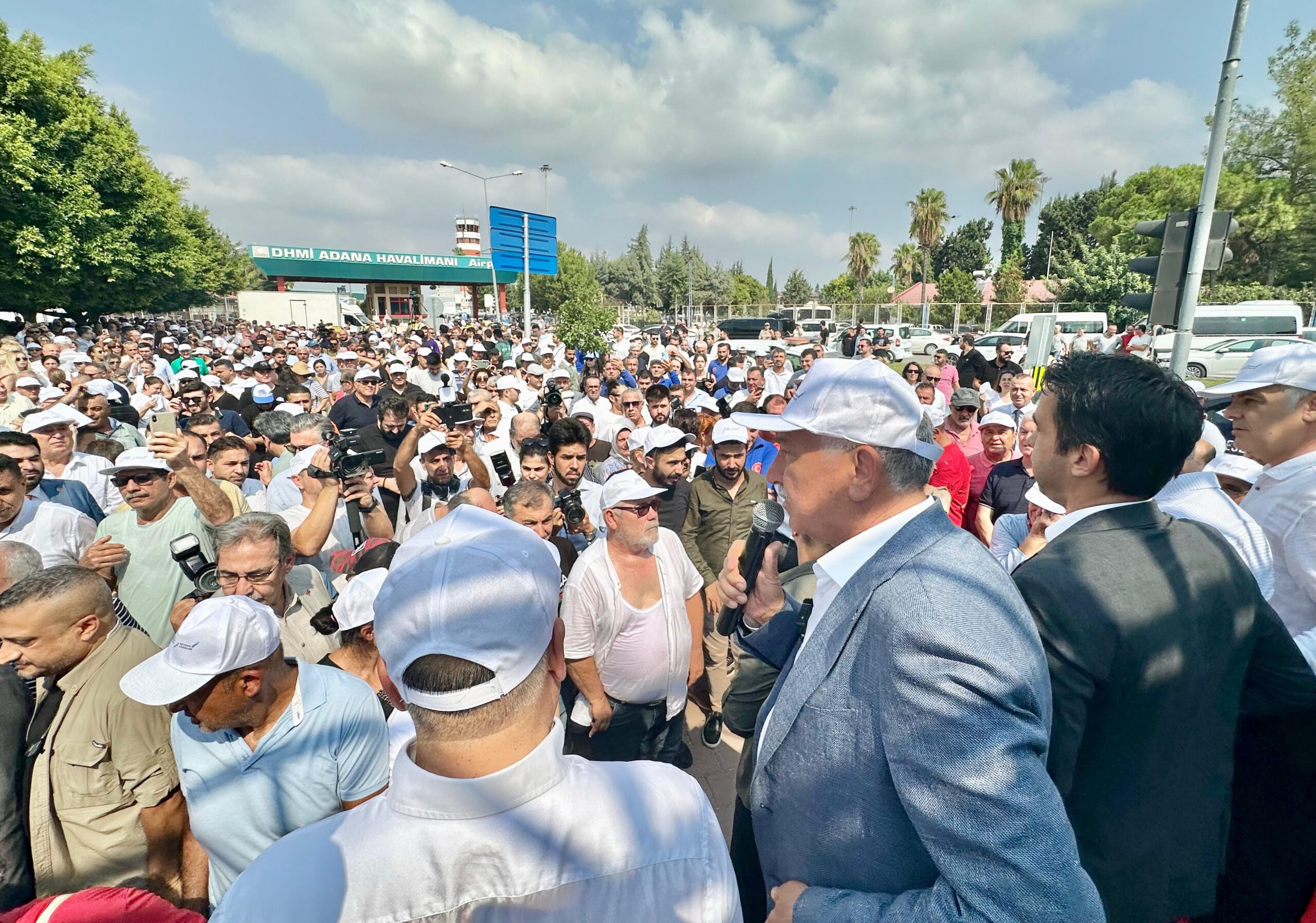 Adana Şakirpaşa Havalimanı’nın yolcu uçuşlarına kapatılacağına dair emareler artınca, Adana