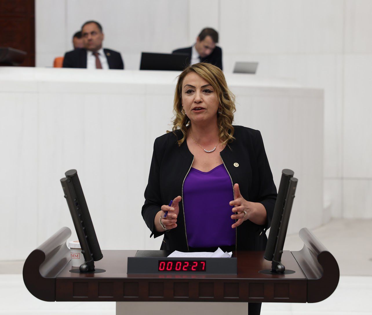 Yerel yönetimlerdeki borç sorununda bilinçli bir çarpıtma yapıldığınıbelirten Kara, “Partimiz,