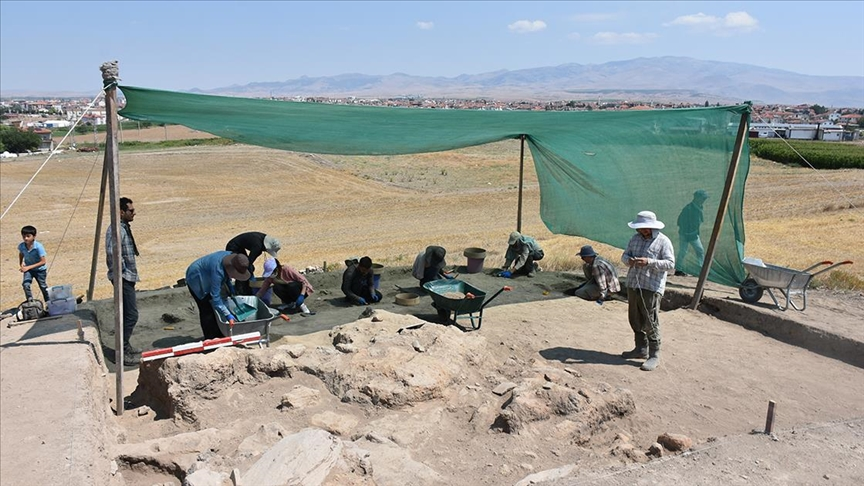 Afyonkarahisar’ın Bolvadin ilçesindeki Üçhöyük kazısına kayıp şehir “Puruşhanda”yı bulma umuduyla