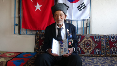 Burdur’da yaşayan 92 yaşındaki Kore Gazisi Mustafa Gök, Güney Kore
