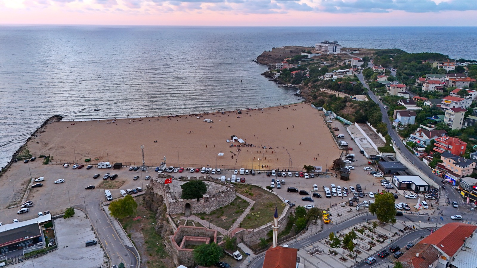 İstanbul’un gözde tatil rotası Riva’da yaz sezonu doludizgin devam ediyor.