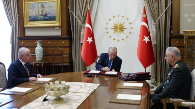 AKP’li Cumhurbaşkanı Recep Tayyip Erdoğan, Yüksek Askeri Şura kararlarını imzaladı.