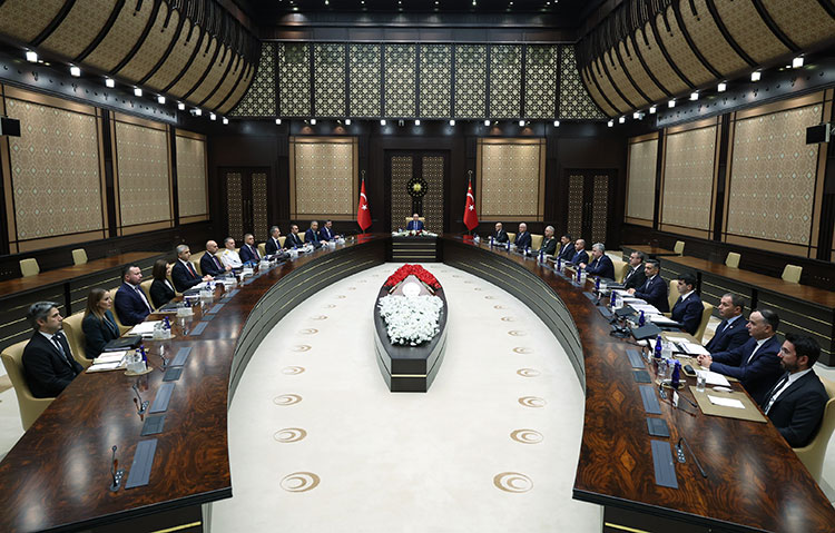 Cumhurbaşkanlığı Külliyesi’ndeki toplantı, basına kapalı gerçekleştiriliyor.