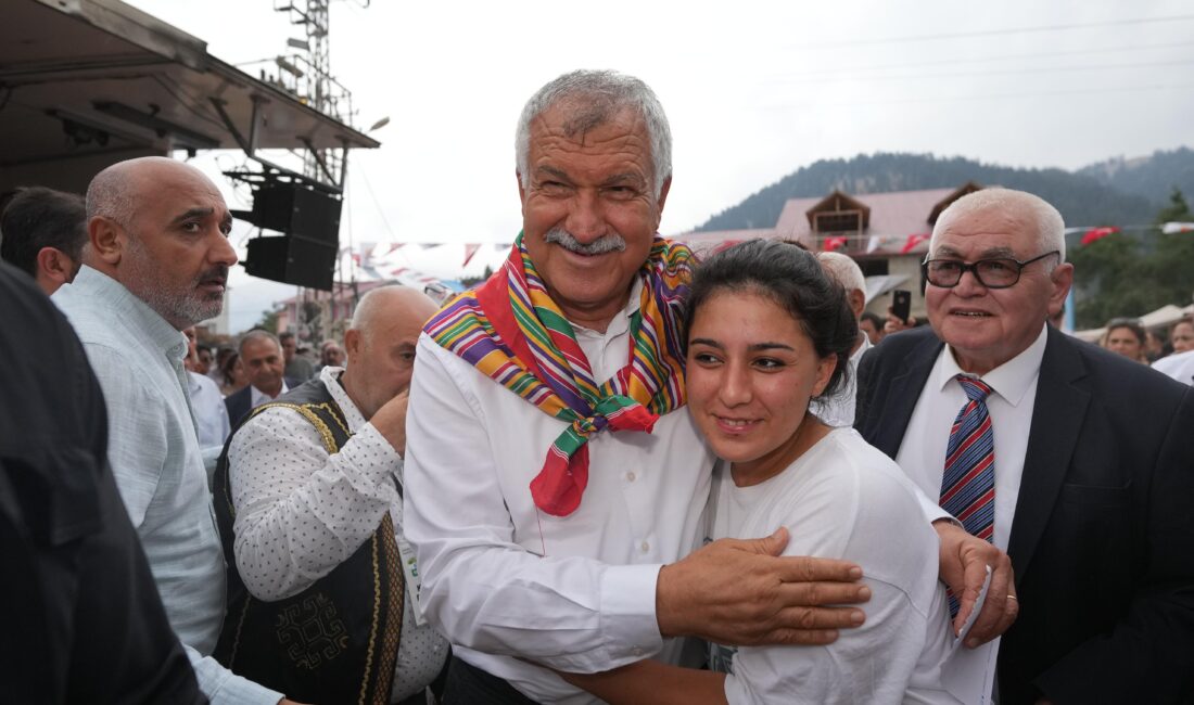Adana Büyükşehir Belediye Başkanı Zeydan Karalar, Saimbeyli’nin köylerinde halkla buluştu,