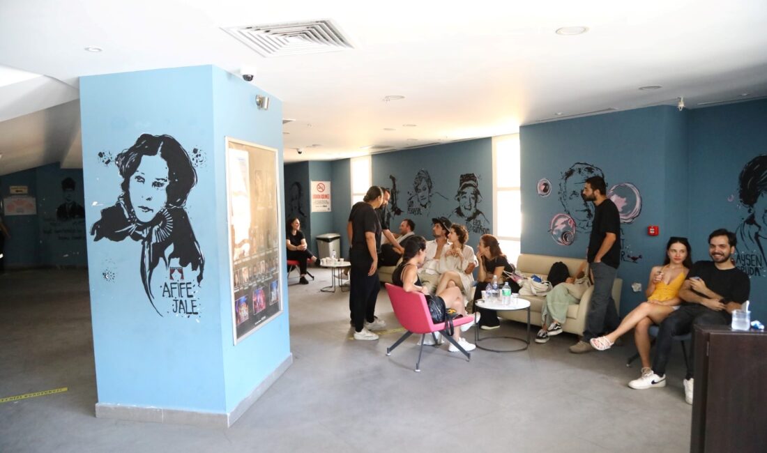 Belediye Şehir Tiyatroları, sahnelere yeni yetenekler kazandırmak amacıyla geniş kapsamlı