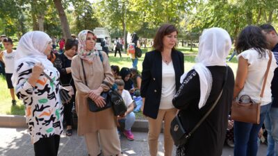 Diyarbakır Büyükşehir Belediyesi Eş Başkanları Serra Bucak ve Doğan Hatun,