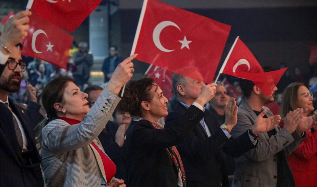 Karşıyaka Belediyesi, İzmir’in kurtuluşunun 102’nci yıl dönümünü coşku dolu bir