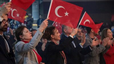 Karşıyaka Belediyesi, İzmir’in kurtuluşunun 102’nci yıl dönümünü coşku dolu bir