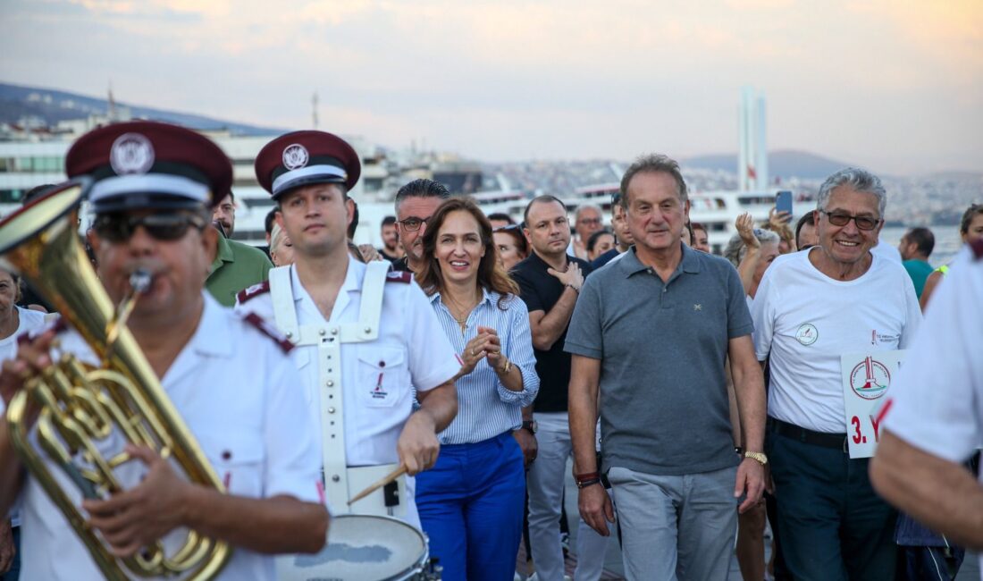 Karşıyaka Belediyesi tarafından ‘Avrupa Hareketlilik Haftası’ kapsamında düzenlenen yürüyüş ile