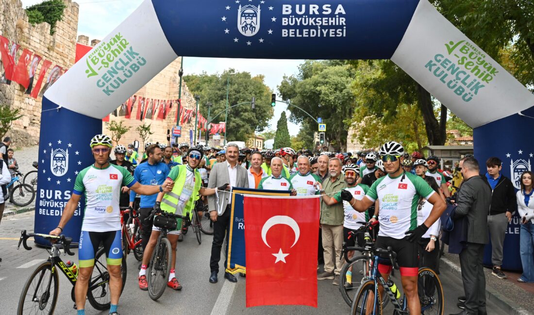  Bursa’da, Avrupa Hareketlilik Haftası etkinlikleri kapsamında araç trafiğine kapatılan Heykel