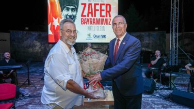 30 Ağustos Zafer Bayramı kutlama etkinliklerinde konuşan Gaziemir Belediye Başkanı