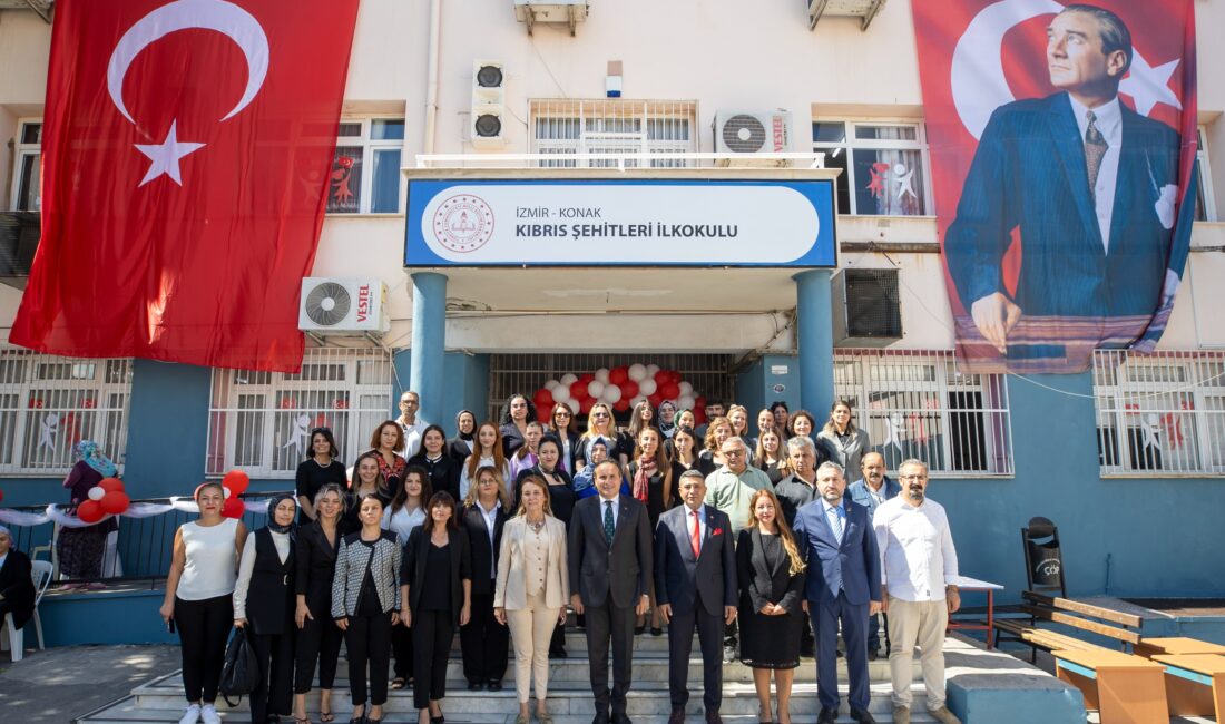 İlköğretim Haftası dolayısıyla Kıbrıs Şehitleri İlkokulu’nda düzenlenen kutlama programına katılan