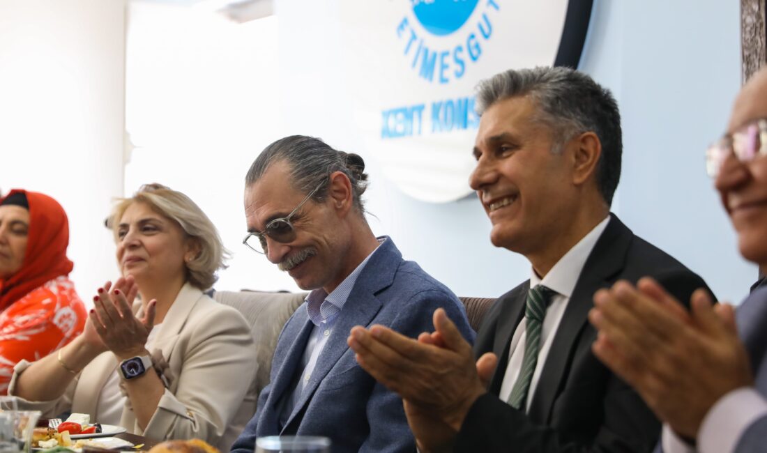 Etimesgut Belediye Başkanı Erdal Beşikçioğlu, Başkan Yardımcısı Ebru Keyvan ve