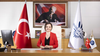 Karabağlar Belediyesi, her ay düzenli olarak nakdi yardım ile giyim