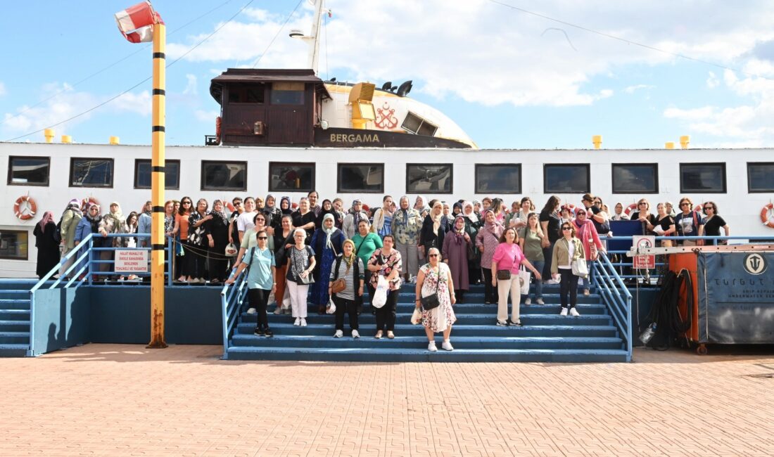 Manisa Büyükşehir Belediyesi Manisa’da yaşayan kadınlara nostaljik Bergama vapuru ile