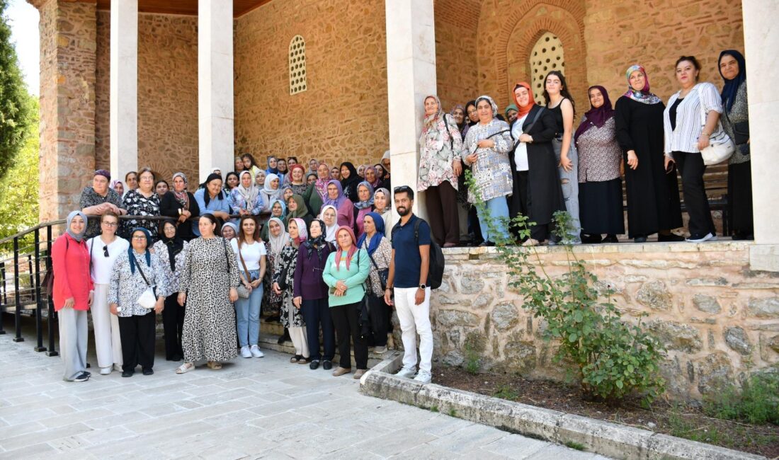 Manisa Büyükşehir Belediyesi tarafından düzenlenen Adım Adım Manisa projesi, Manisalı
