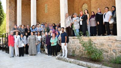 Manisa Büyükşehir Belediyesi tarafından düzenlenen Adım Adım Manisa projesi, Manisalı