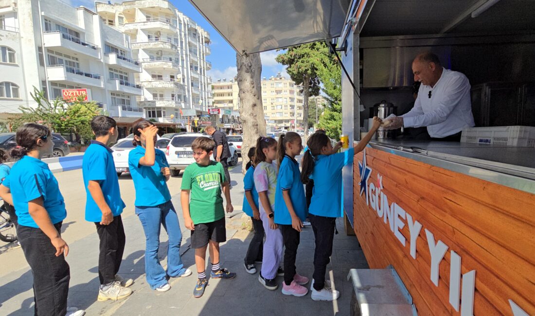 Yumurtalık Belediye Başkanı Erdinç Altıok, 5 liraya çay+simit ikilisinden sonra