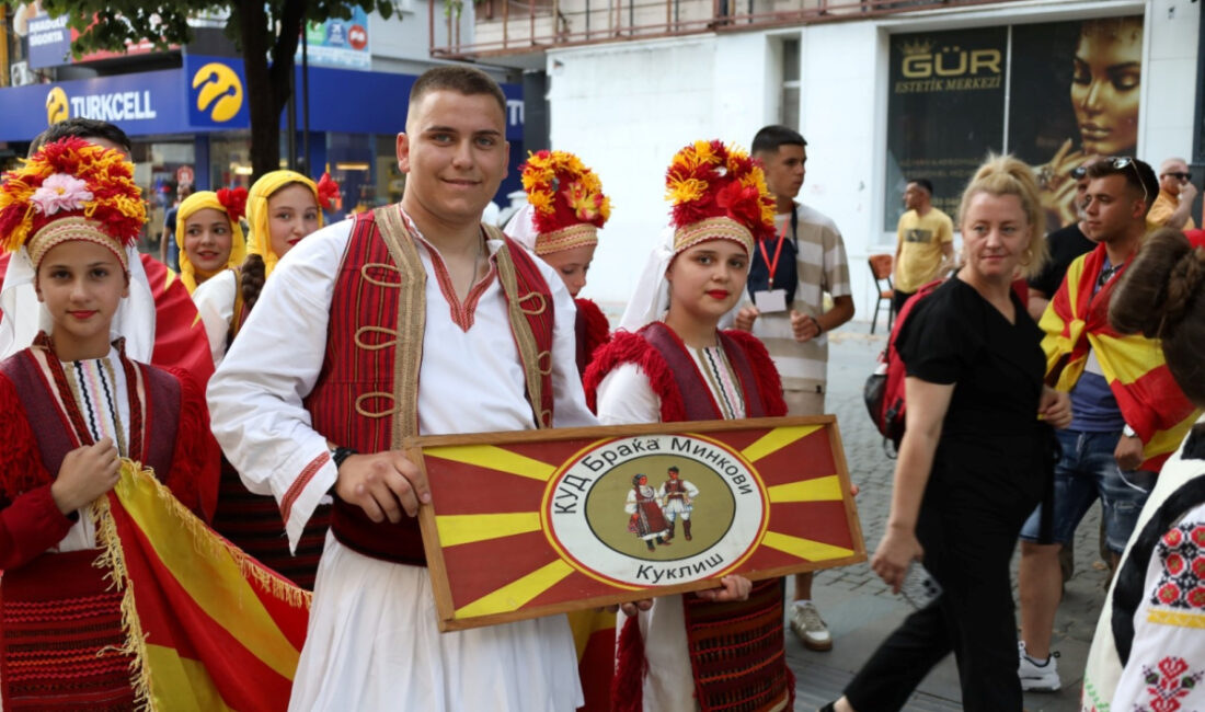 İzmir Büyükşehir Belediyesi tarafından organize edilen Uluslararası Balkanlılar Halk Dansları
