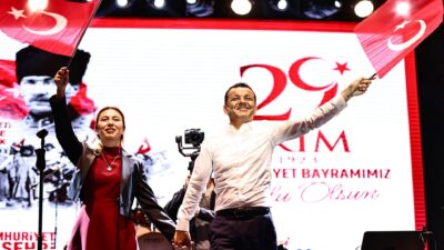 Cumhuriyet’in 101’inci yıl kutlamaları halkın yediden yetmişe katılımıyla dev bir