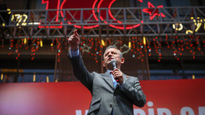 “YOKSULLUĞU UNUTTURMAYA KALKIYORSUN, BU OYUNA GELMEYECEĞİZ” “BUGÜN YAŞANAN YOKSULLUĞUN SEBEBİ,