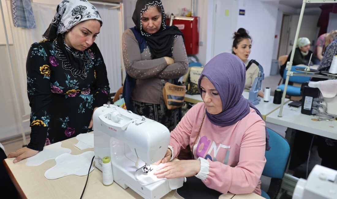 Konak Belediyesi, hijyenik ürünlere ulaşmakta güçlük çeken kadınlar için hayata