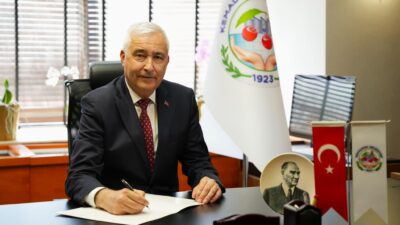 Kemalpaşa Belediye Başkanı Mehmet Türkmen, Cumhuriyet’in 101. yılı dolayısıyla bir