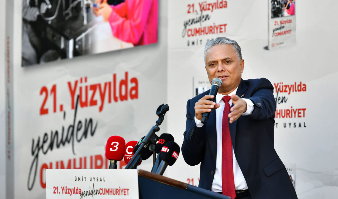 Antalya Muratpaşa Belediye Başkanı Ümit Uysal, yeni kitabı 21. Yüzyılda
