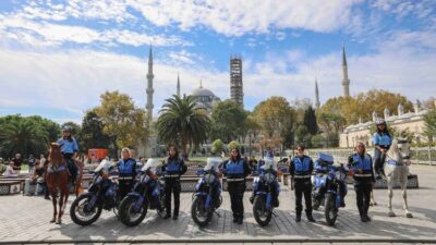 İstanbul’da motosikletli ve atlı kadın zabıtalar dikkat çekiyor. Motosikletli kadın