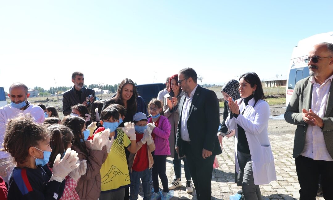 Ağrı Belediyesi Eş Başkanı Hazal Aras 4 Ekim Dünya Hayvanları