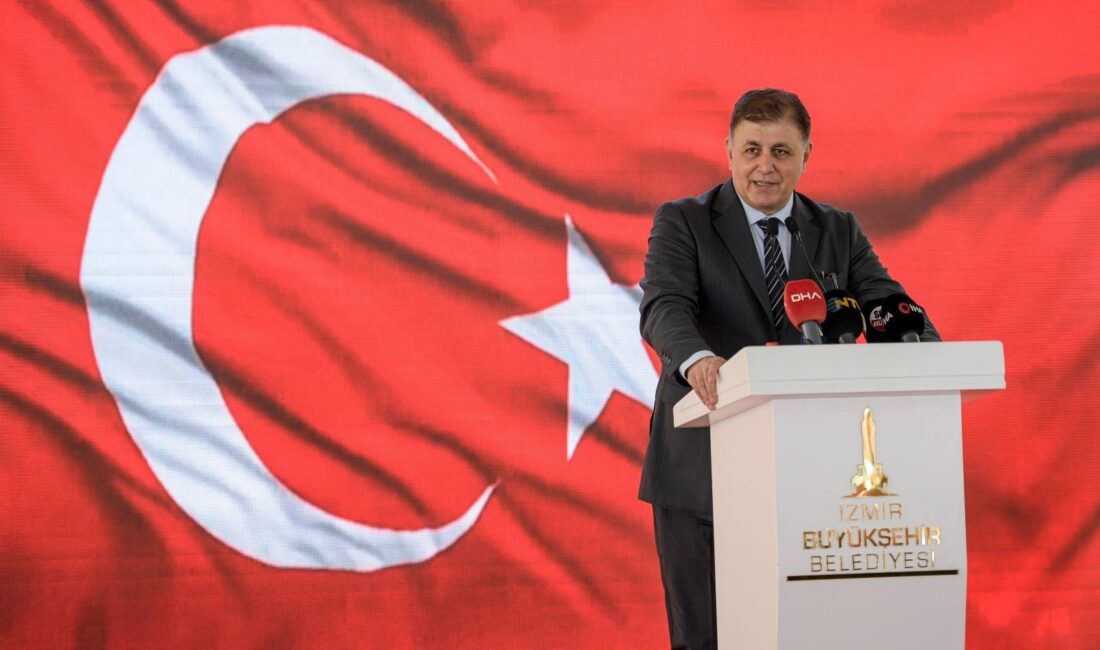 İzmir Büyükşehir Belediye Başkanı Dr. Cemil Tugay Cumhuriyet’in 101’inci yıldönümü