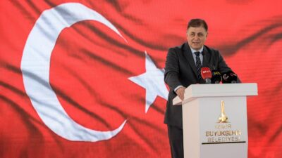 İzmir Büyükşehir Belediye Başkanı Dr. Cemil Tugay Cumhuriyet’in 101’inci yıldönümü