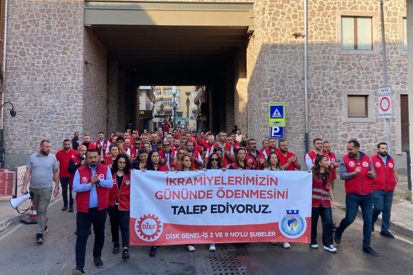 İzenerji işçilerinin, ikramiyelerinin zamanında ve düzenli yatırılması talebiyle başlattıkları eylemlere