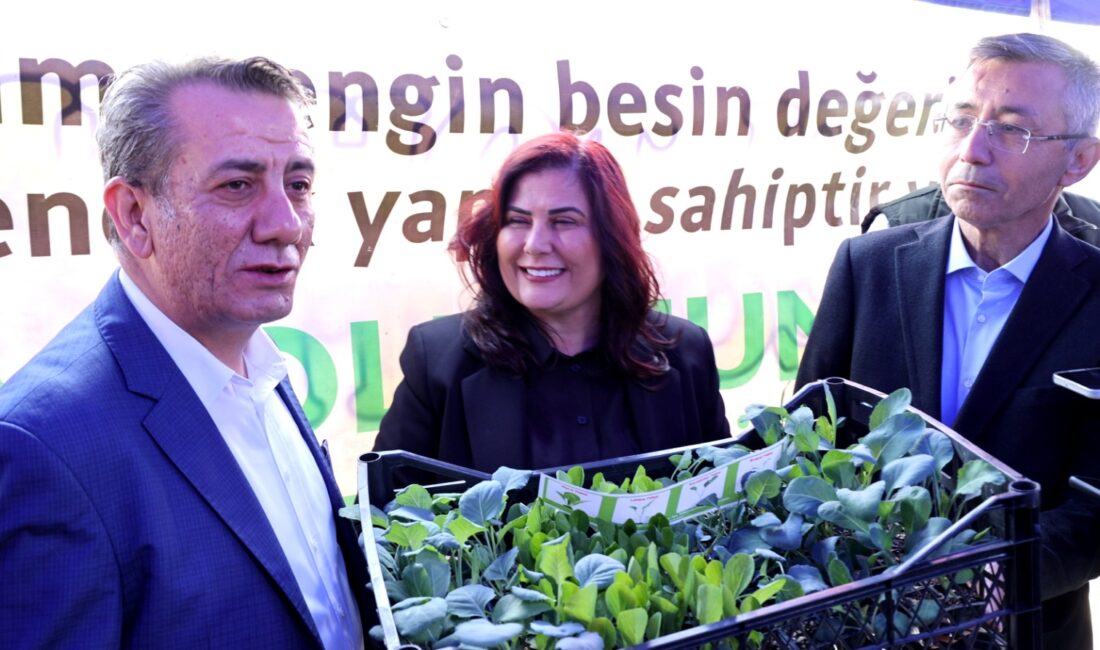 BAŞKAN YETİŞKİN’DEN EFELER HALKINA MÜJDE Efeler Belediye Başkanı Anıl Yetişkin, Aydın Büyükşehir Belediyesi’nin düzenlediği fidedağıtım