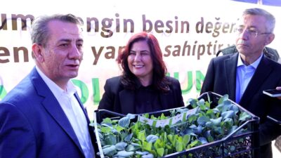 Efeler Belediye Başkanı Anıl Yetişkin, Aydın Büyükşehir Belediyesi’nin düzenlediği fidedağıtım