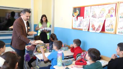 Dikili Belediyesi sosyal belediyecilik uygulamalarına bir yenisini daha ekleyerek öğrencilere