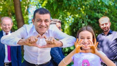 Bugün, geleceğimizin teminatı olan çocuklarımızın haklarını hatırlamak ve bu hakların