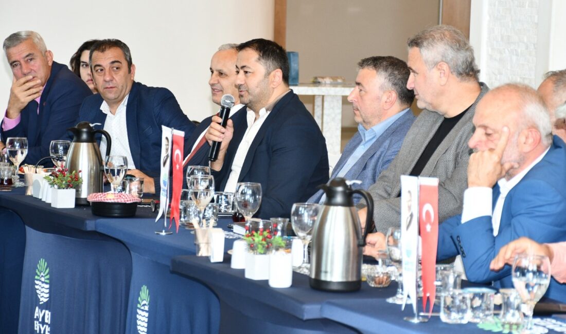 Sarıyer Belediyesi’nin her ay düzenli olarak gerçekleştirdiği Muhtarlar Toplantısı’nın Kasım