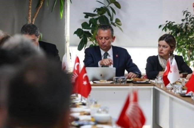 Toplantıda bazı MYK üyelerinin kayyum sonrası AKP’li ve MHP’li bazı