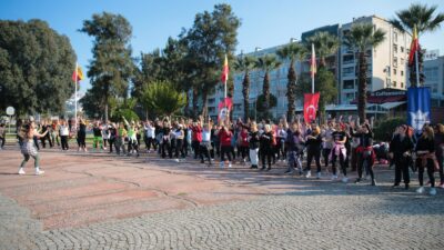 Konak Belediyesi, sağlıklı yaşamı teşvik etmek amacıyla kadınları açık havada