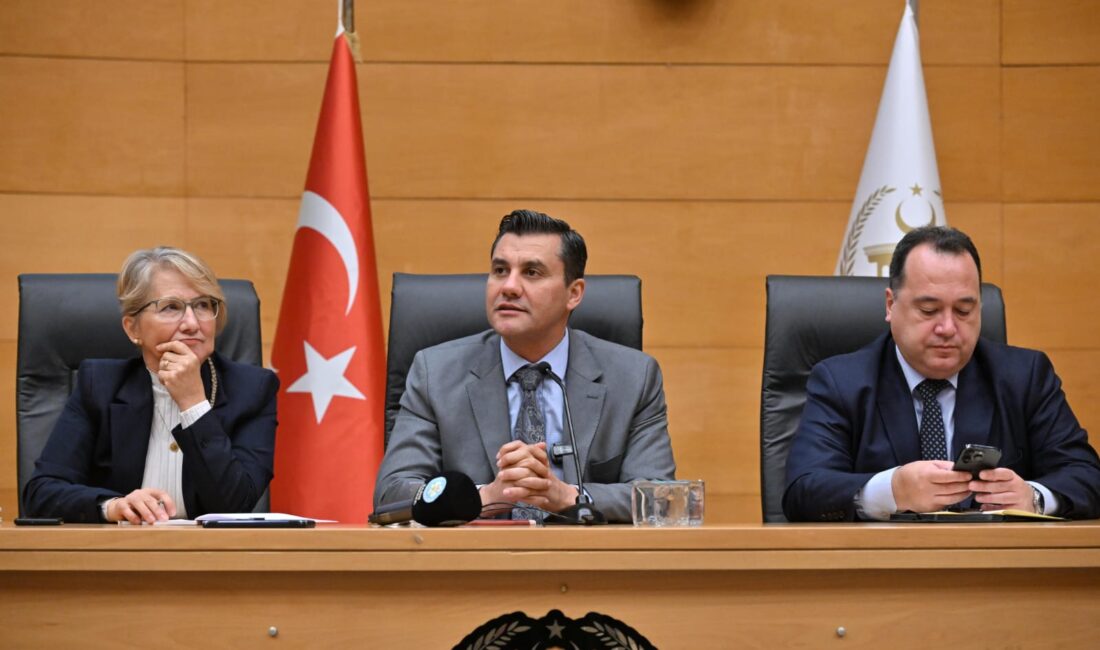 Manisa Büyükşehir Belediye Başkanı Mimar Ferdi Zeyrek, Akhisar ilçesinde sivil